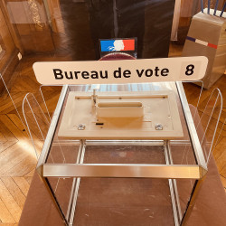lettrage plexiglass bureau de vote election urne