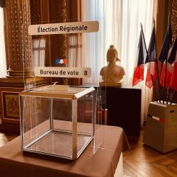 PAROI DE PROTECTION EN PLEXIGLASS POUR URNE ÉLECTORALE (WPLEXI_URNE)