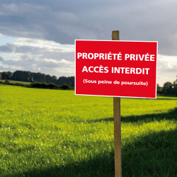 Panneau Propriété Privée, Accès Interdit indiquant une défense d’entrer