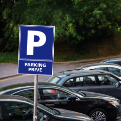 Panneau Parking Privé bleu indiquant un parking privatif