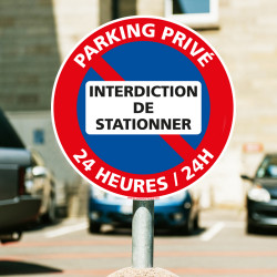 Panneau Stationnement Interdit dans un parking