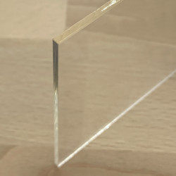 Plaque de plexiglasse transparent
