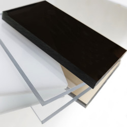 Gamme de plexiglass noir, transparent et blanc