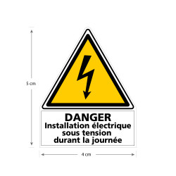 Panneau danger installation électrique sous tension durant la journée