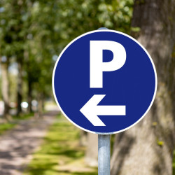 Panneau parking flèche gauche