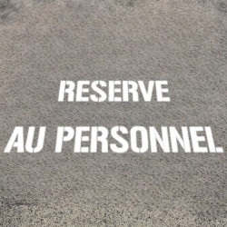 mise en ambiance pochoir reserve au personnel