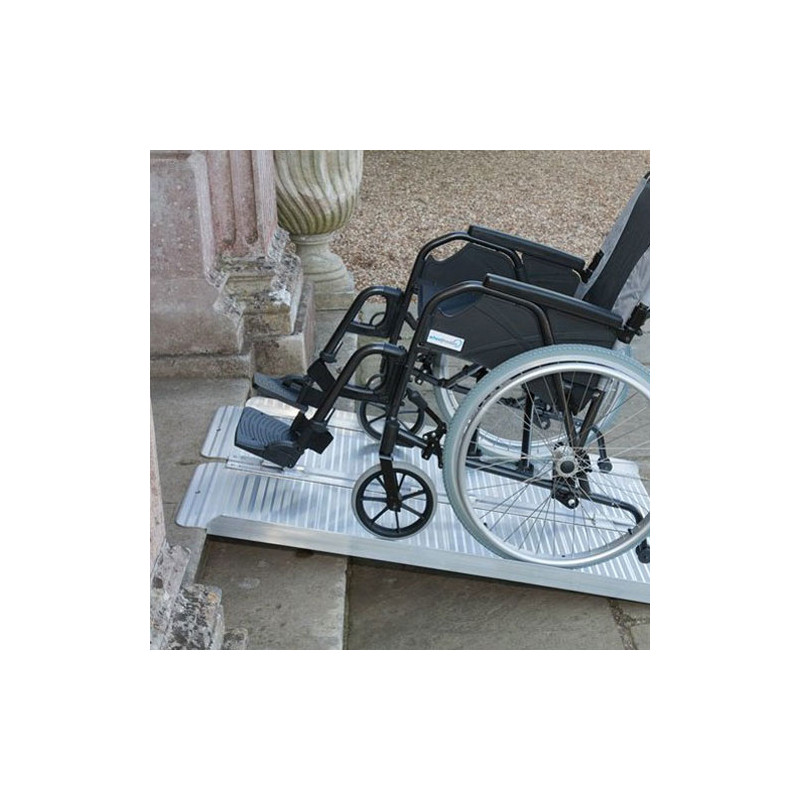 RAMPE D'ACCES PLIABLE POUR FAUTEUIL ROULANT