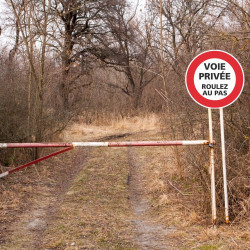 Voie privée - Roulez au pas