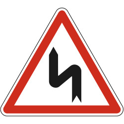 Panneau Danger Succession de virages dont le 1er est à gauche A1d Signalisation Triangulaire Bord Rouge Panneau Sécurité