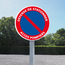 Mise en ambiance panneau parking Défense de stationner Accès pompier