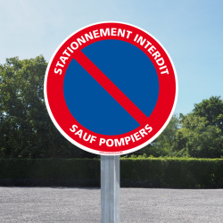 Mise en ambiance panneau parking Stationnement interdit sauf pompiers