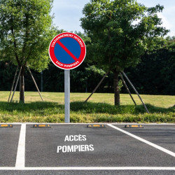 Mise en ambiance kit panneau pochoir Stationnement interdit sauf pompiers