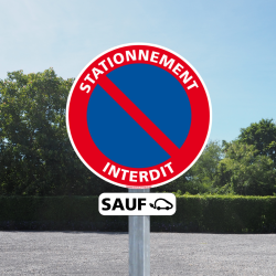 Mise en ambiance panneau Stationnement interdit sauf voiture électrique