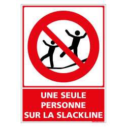 PANNEAU UNE SEULE PERSONNE SUR LA SLACKLINE (D1165)